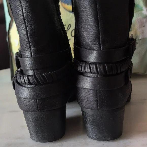 Bare traps Boots - Picture 5 of 7